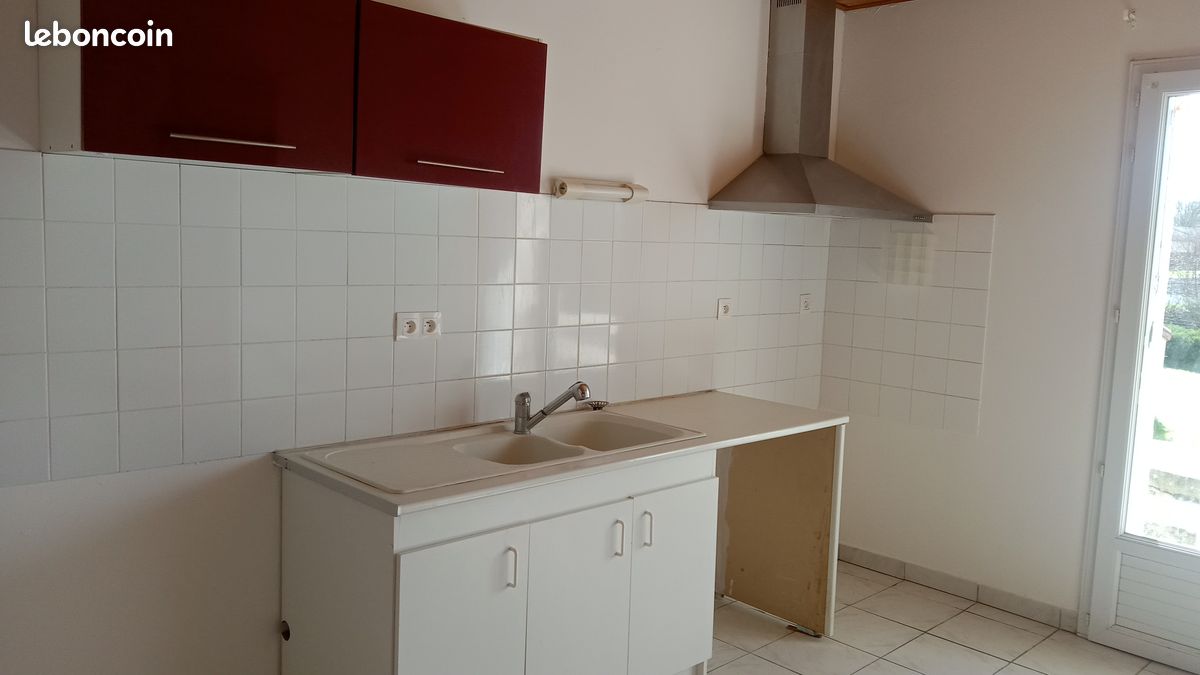 Maison à louer dans bourg - Chiché 79350 (image principale 0)