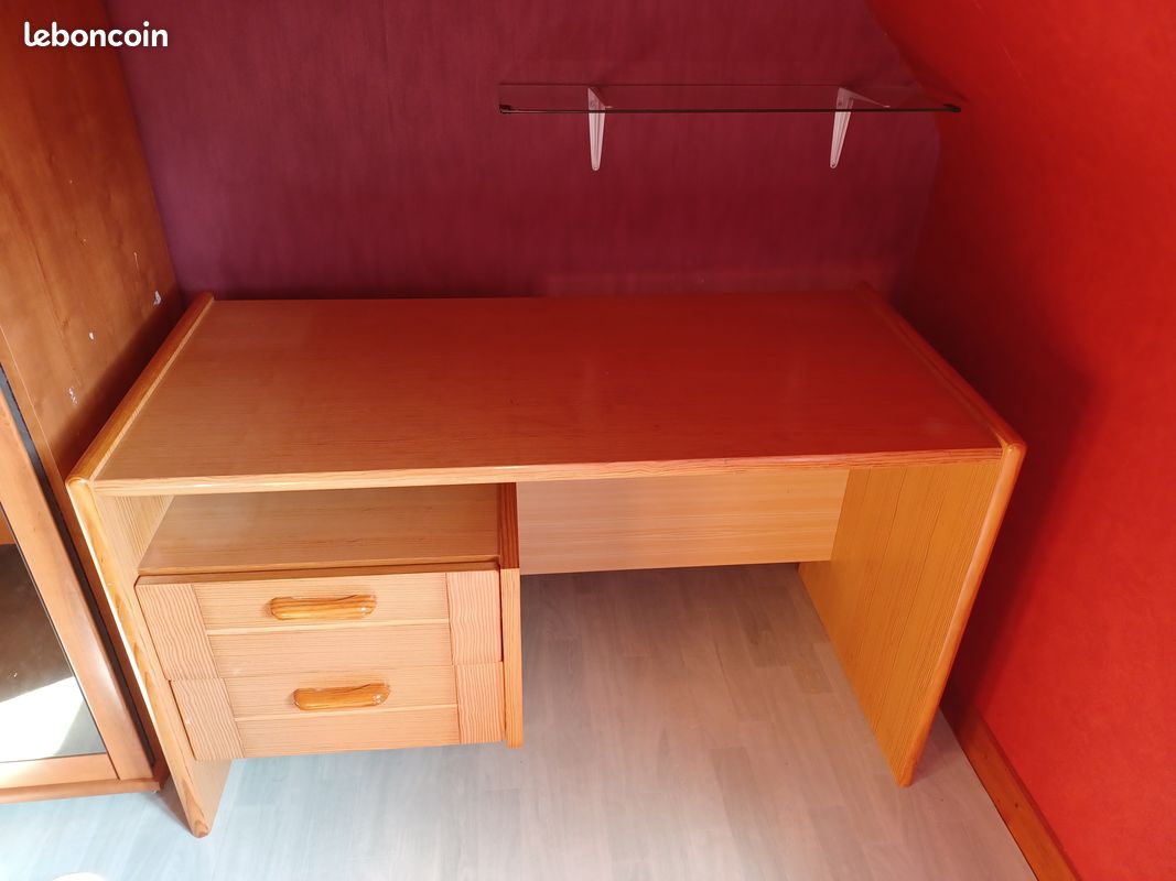 Bureau pin massif (image 1)