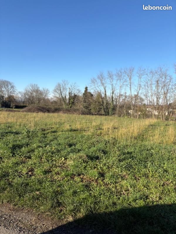 Terrain 600 m² · à Guîtres · 52 000 €