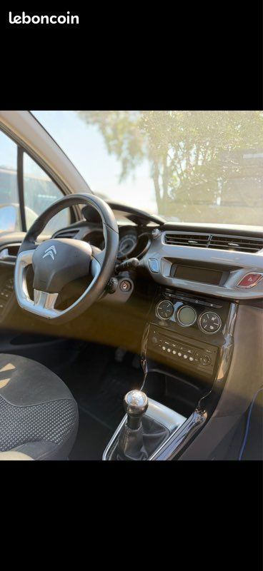 CITROËN C3 1.2VTi 82ch Exclusive BVM5 / Radar de recul, Clim auto, Jantes, vitres auto.. / GARANTIE (image 3)
