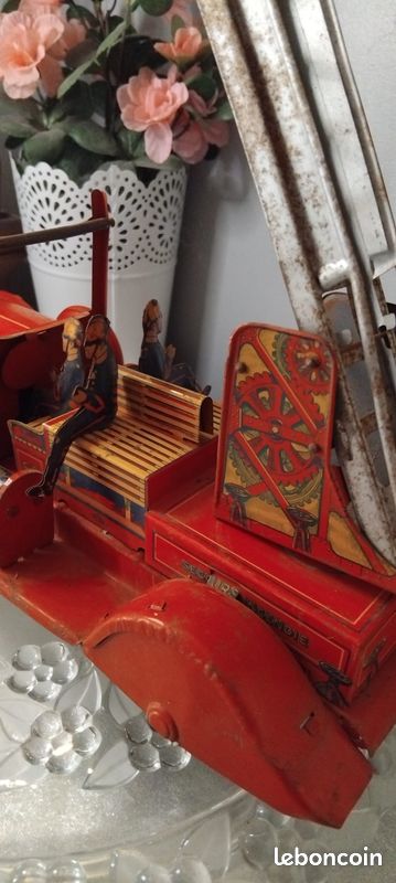 Magnifique et très Beau et grand camion de la marque Charles