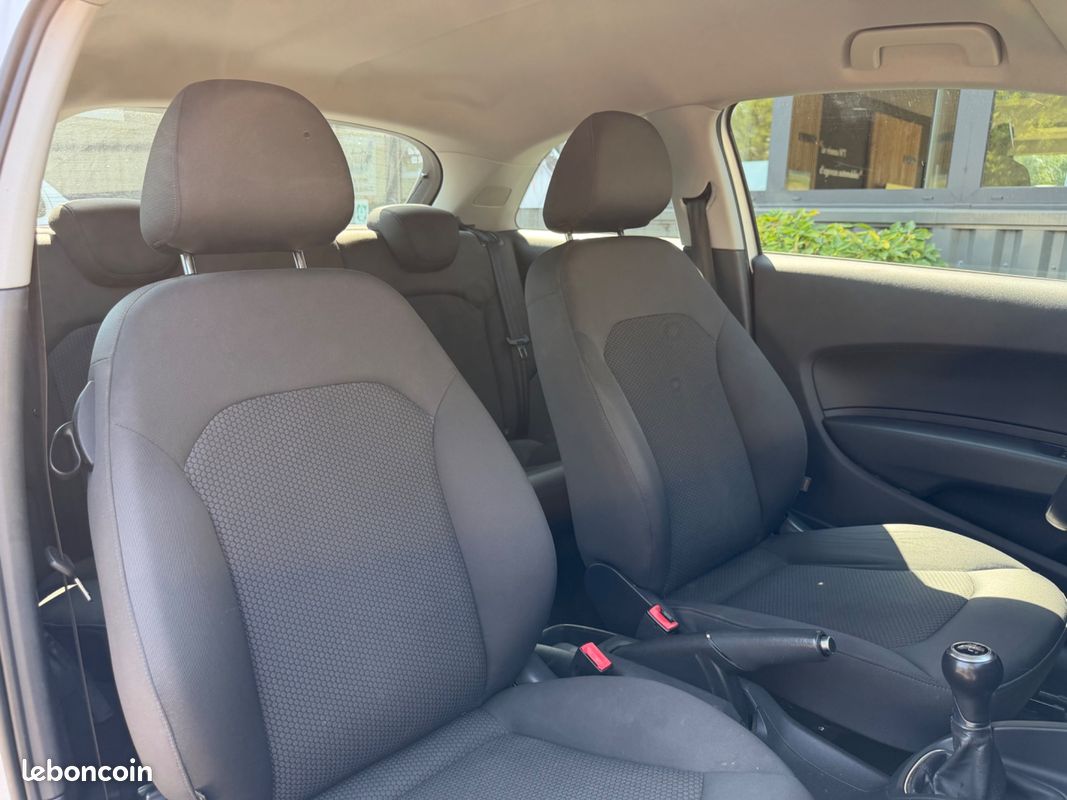 Audi a1 1.6 tdi 90ch attraction (image 6)
