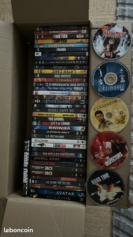 Lot de 45 DVD (40 avec boîtier + 5 sans boîte) (image 1)