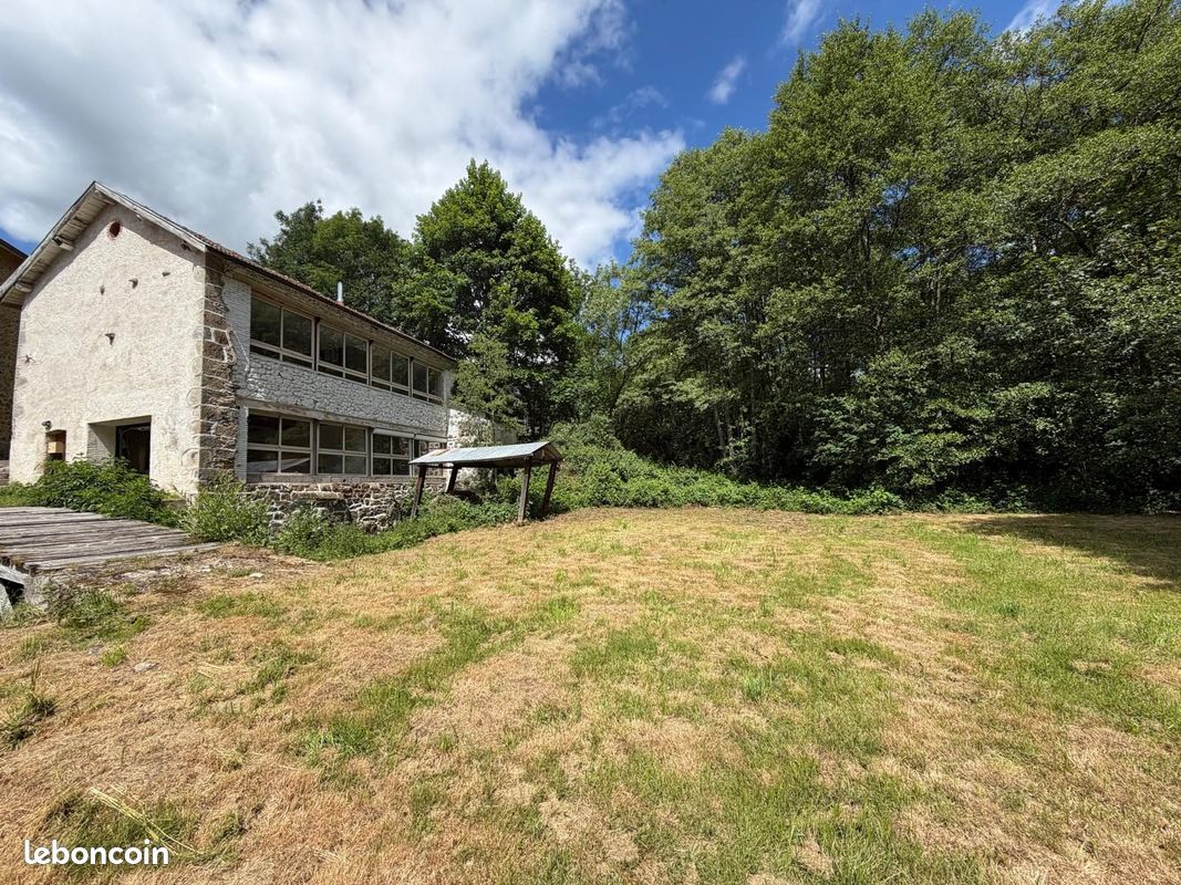 Maison 10 pièces 109 m² · à Celles-sur-Durolle · 109 m² · 130 000 €