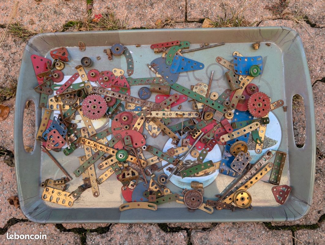 Lot De Pièces Meccano Anciennes - État Oxydé, Peinture Usée, Tordues - Moteur Fonctionne