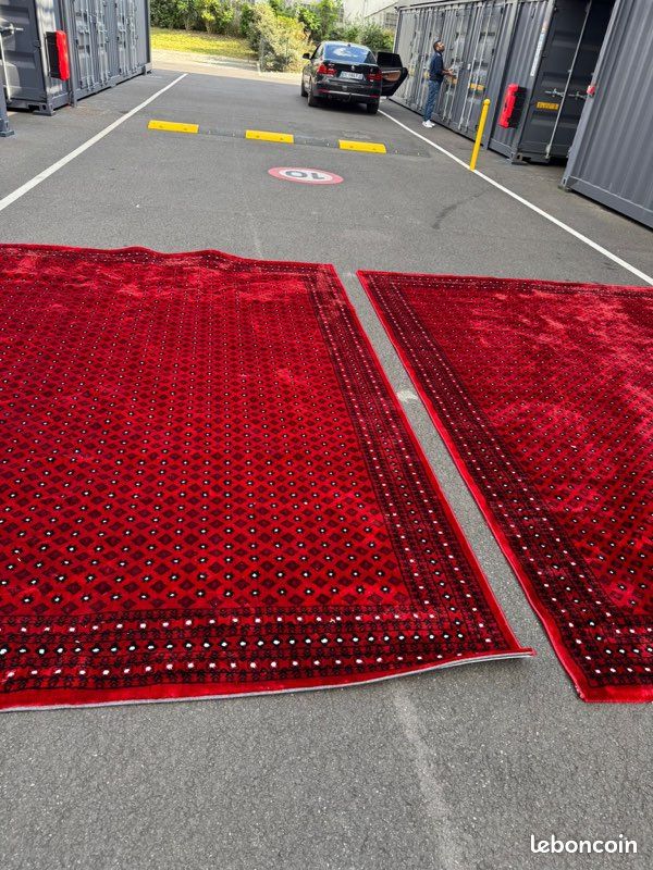 🚨 À vendre : Gants Tapis Rouge 🔥 Je vends une paire de gants Tapis Rouge en excellent état. 💶 Prix : 250 📩 Intéressé(e) ? Contacte-moi en message privé pour plus d’informations (image 2)