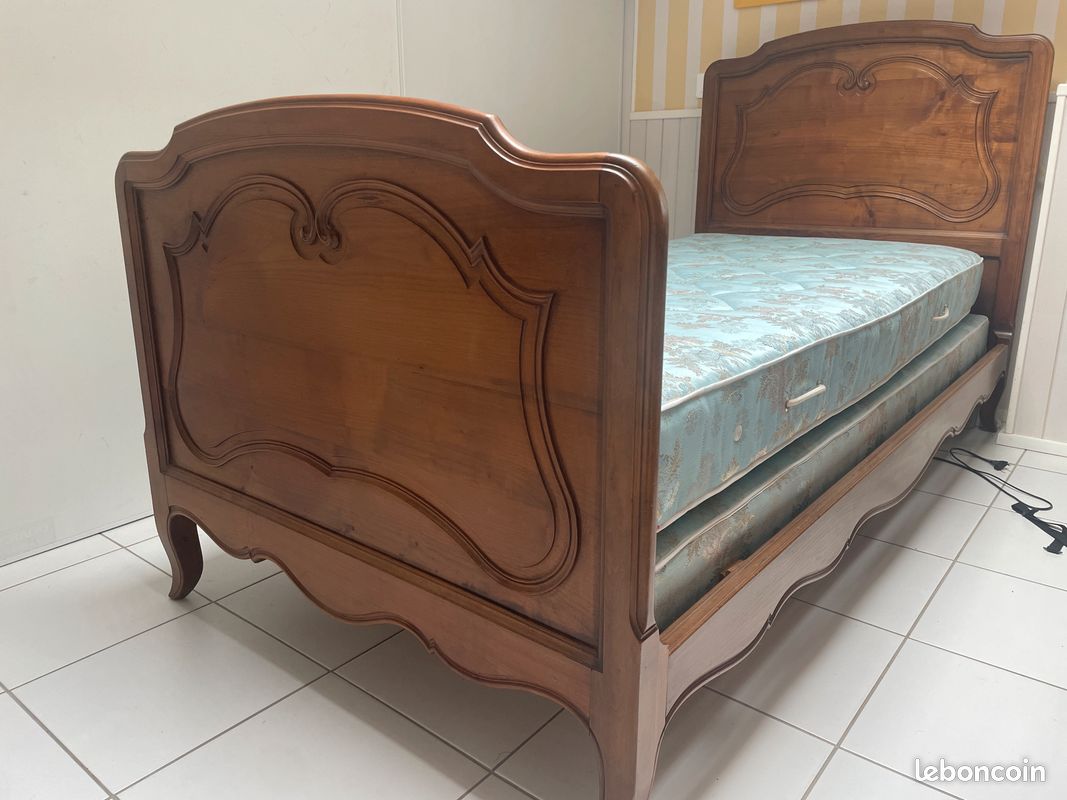 Lit ancien 90 cm (démontable) en bois massif avec matelas et sommier - Excellent état (image 5)