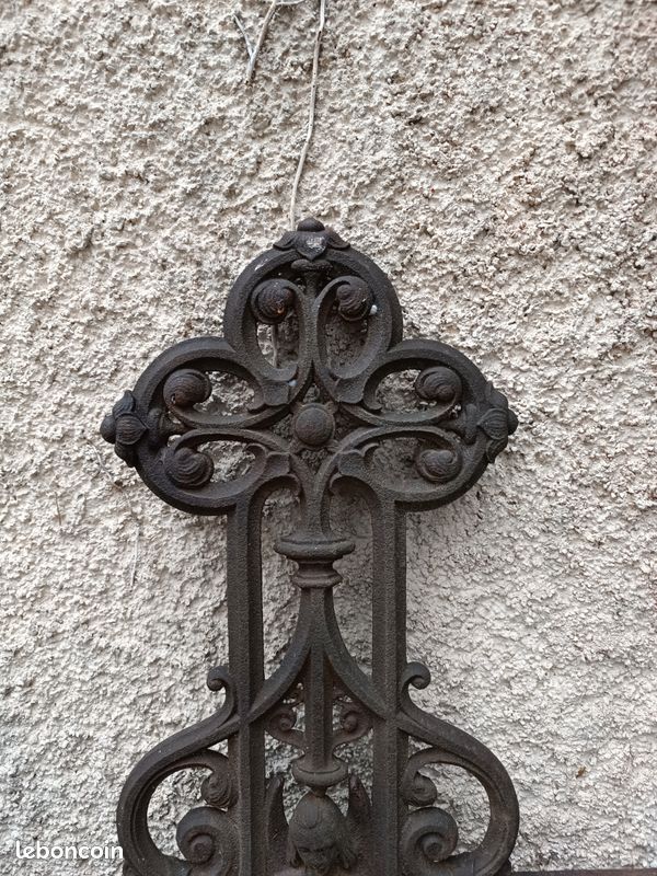 Croix crucifix calvaire religieux catholique fonte ancienne XIXeme siècle
XIXème siècle
catholique fonte ancienne
XIXème siècle (image 9)