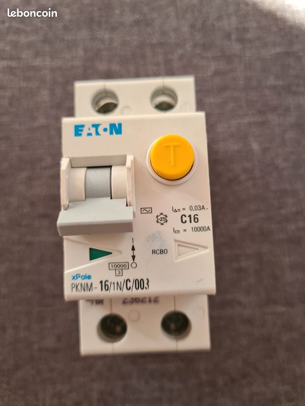 Disjoncteur différentiel EATON C16 (image 1)
