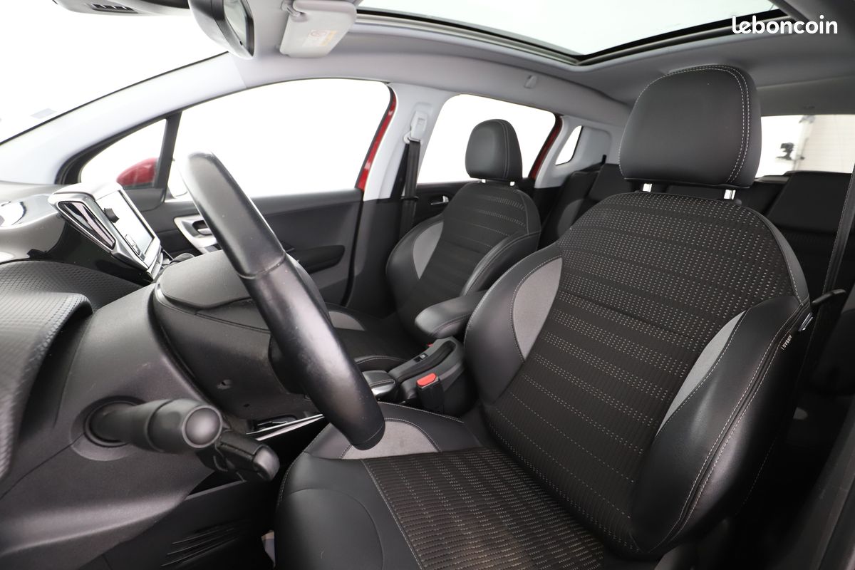 Peugeot 2008 1.2 PureTech Allure EAT6 110 ch (image 5)