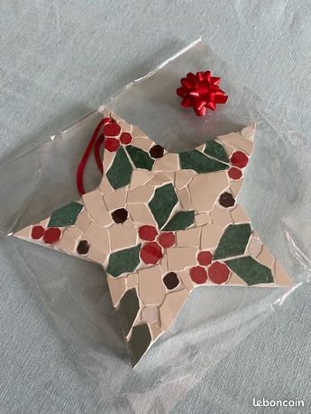 Broche Art Déco En Micro-mosaïque - Forme D'étoile Avec Décor Floral - Laiton Et Pierre