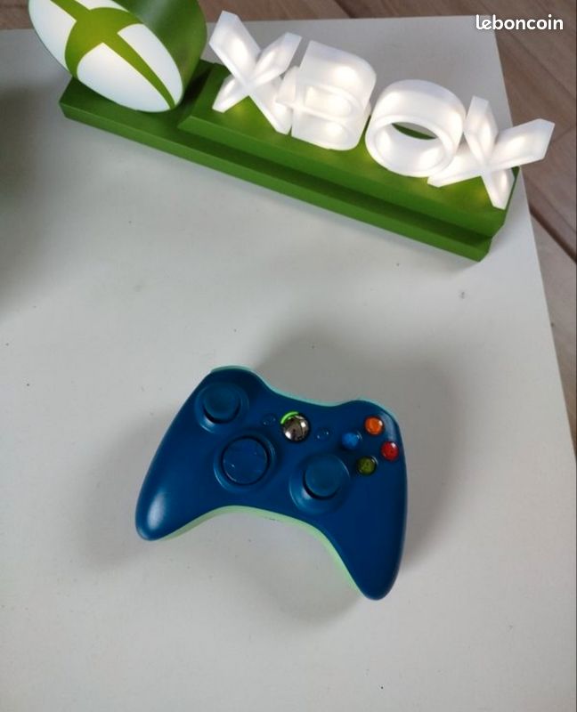 Console Xbox 360 E 500 Go Bleue – édition Collector, Avec Manette Et Alimentation