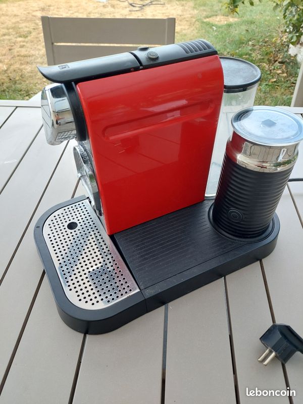 Cafetiere nespresso city milk Électroménager