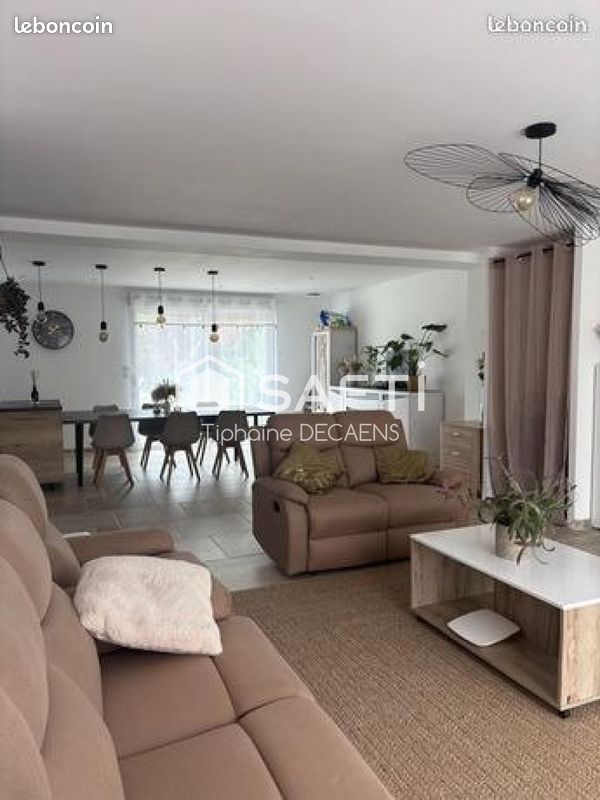 Maison 8 pièces 220 m² · à Tavant · 220 m² · 375 000 €