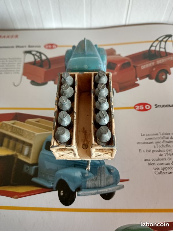 Dinky Toys Réf: 250 - Camion laitier NESTLÉ - Studebaker - 1949