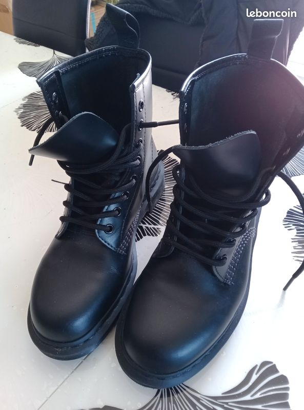 Dr Martens 14353 taille 40 Chaussures