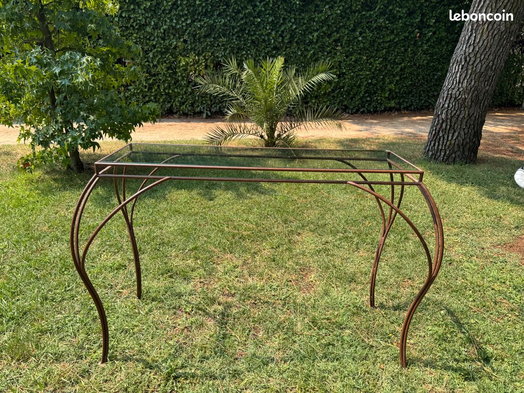 Table console (image 1)