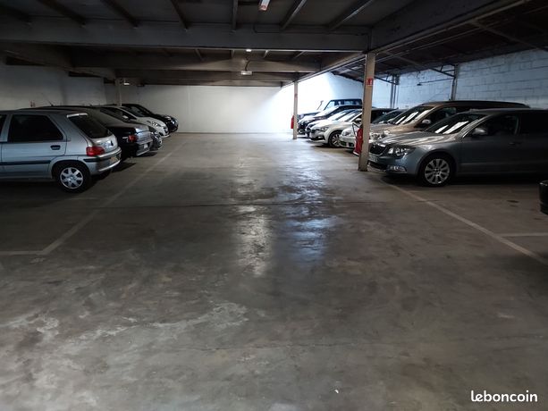 Parking couvert, fermé et sécurisé pour emplacement voiture/moto