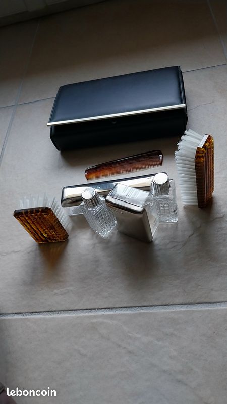 Trousse de toilette voyage équipée (image 1)