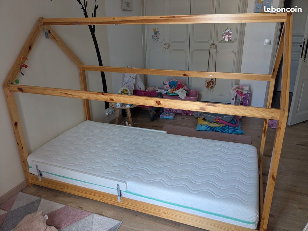 Lit cabane enfant en bois avec barrières (image 1)