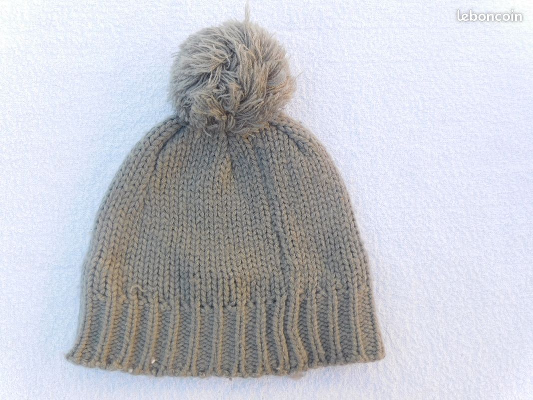 Bonnet avec pompon vert (image 1)