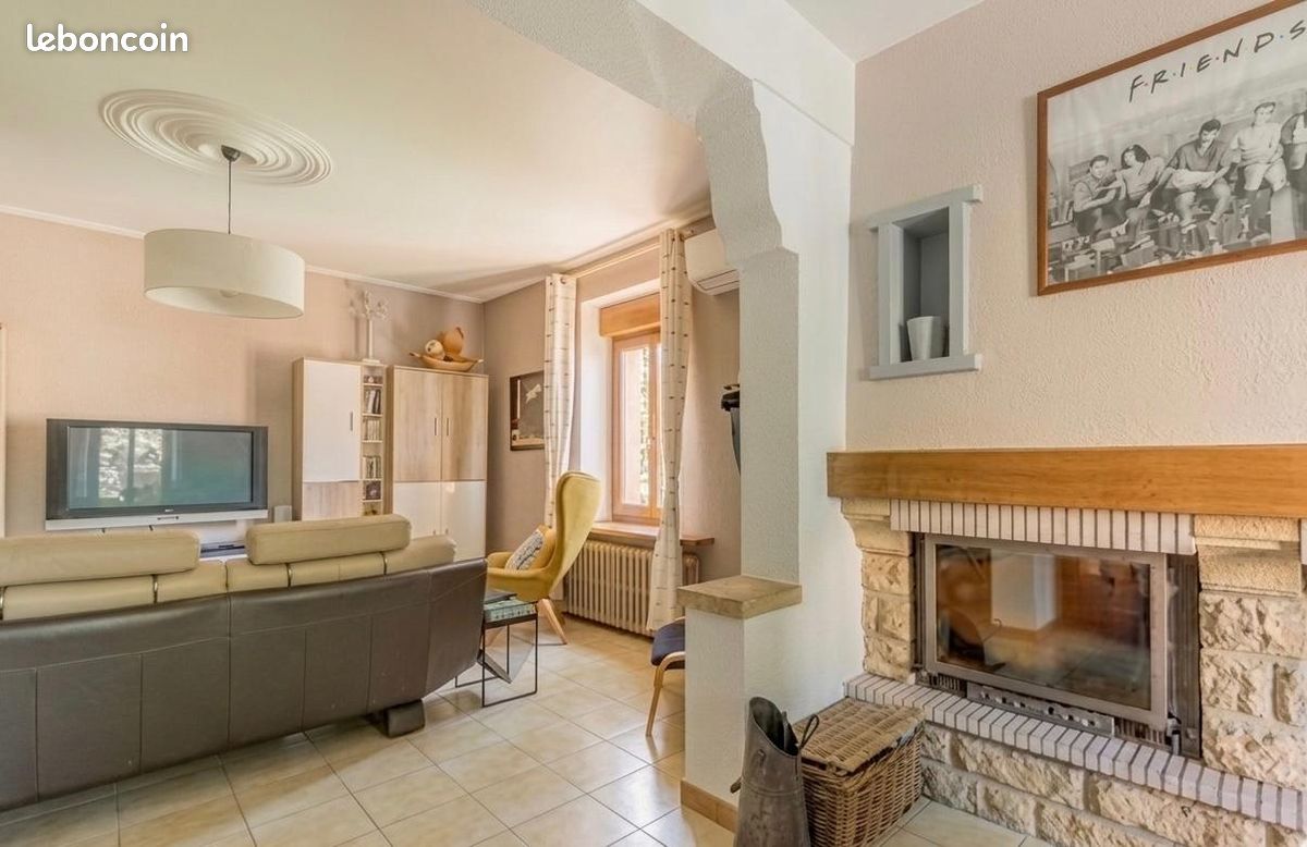 Maison 9 pièces 209 m² · à Saint-Privat-la-Montagne · 209 m² · 315 000 €
