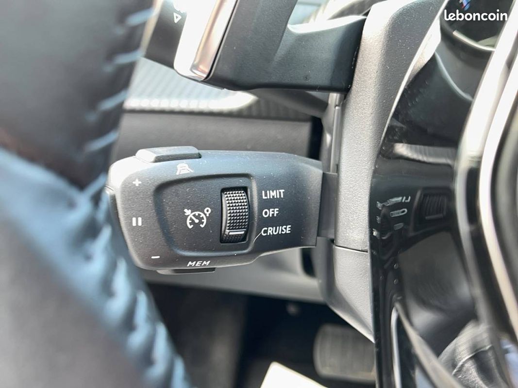 Peugeot 2008 (2) Hybrid 145 e-DCS6 ALLURE (image 19)