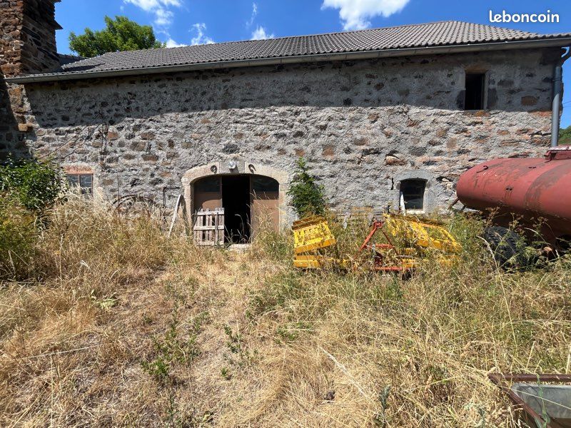 Maison 2 pièces 200 m² · à Saint-Front · 200 m² · 122 000 €