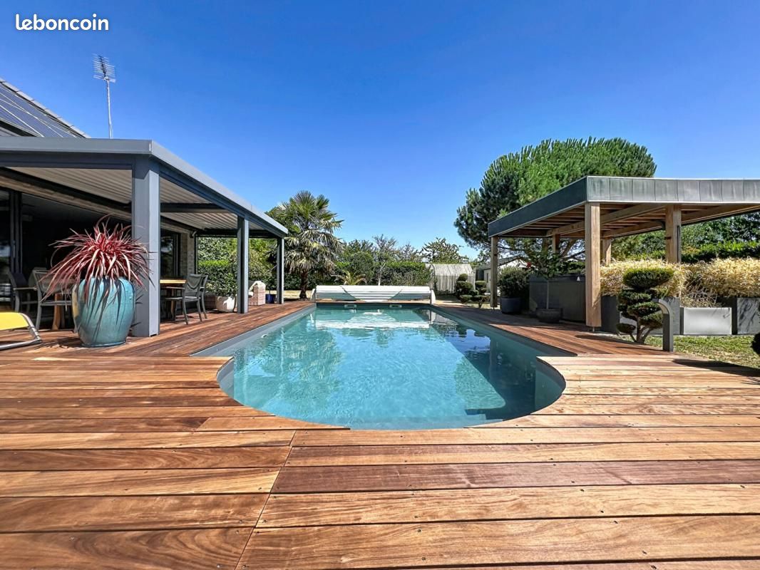 Maison 7 pièces 164 m² · à Champdôtre · 164 m² · 490 000 €