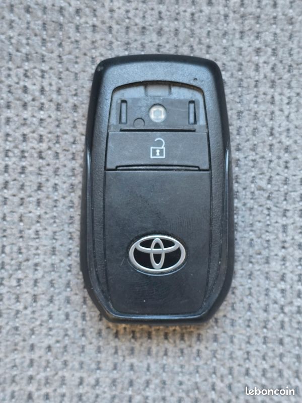 Clé Toyota Yaris Corolla Yaris Cross (image 1)