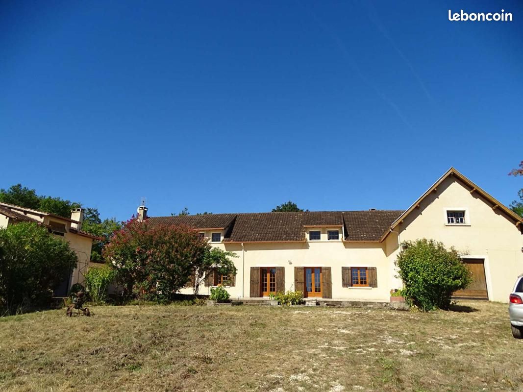 Maison 11 pièces 306 m² · à Saint-Jean-d'Estissac · 306 m² · 337 000 €