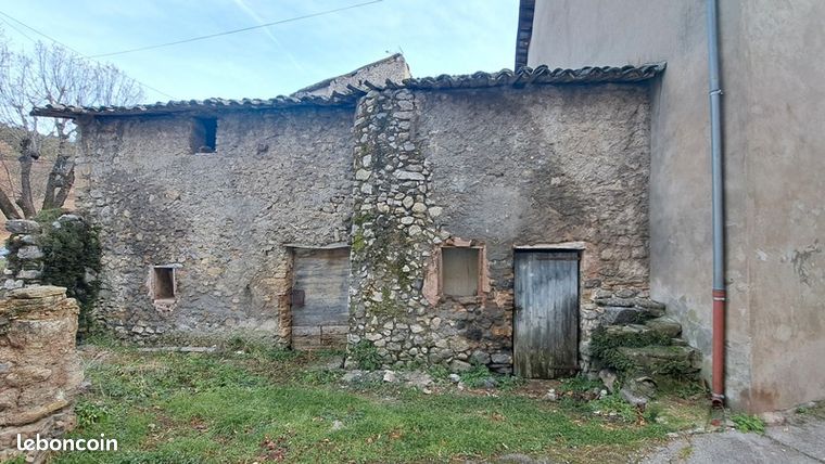 Grange 2 pièces 180 m²