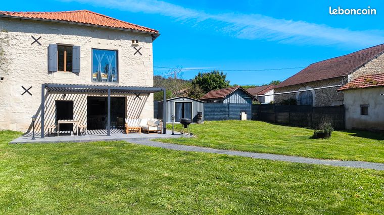 Maison en pierre avec grand terrain – Terrasse plein sud – Environnement calme