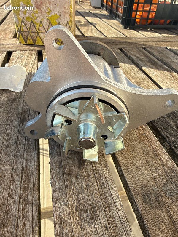 Pompe à Eau SKF VKPC 87840 - Qualité Constructeur Pour Une Refroidissement Optimal
