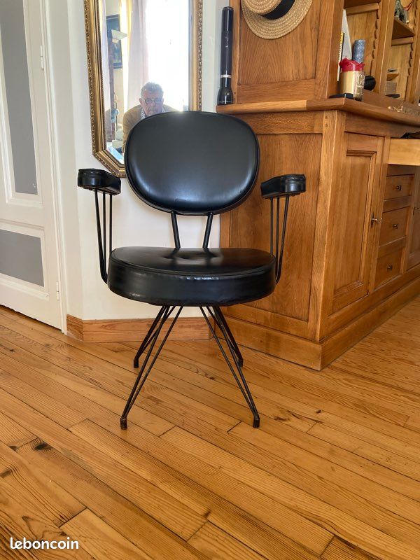 Fauteuil de coiffeur des années 20 en excellent état (image 1)