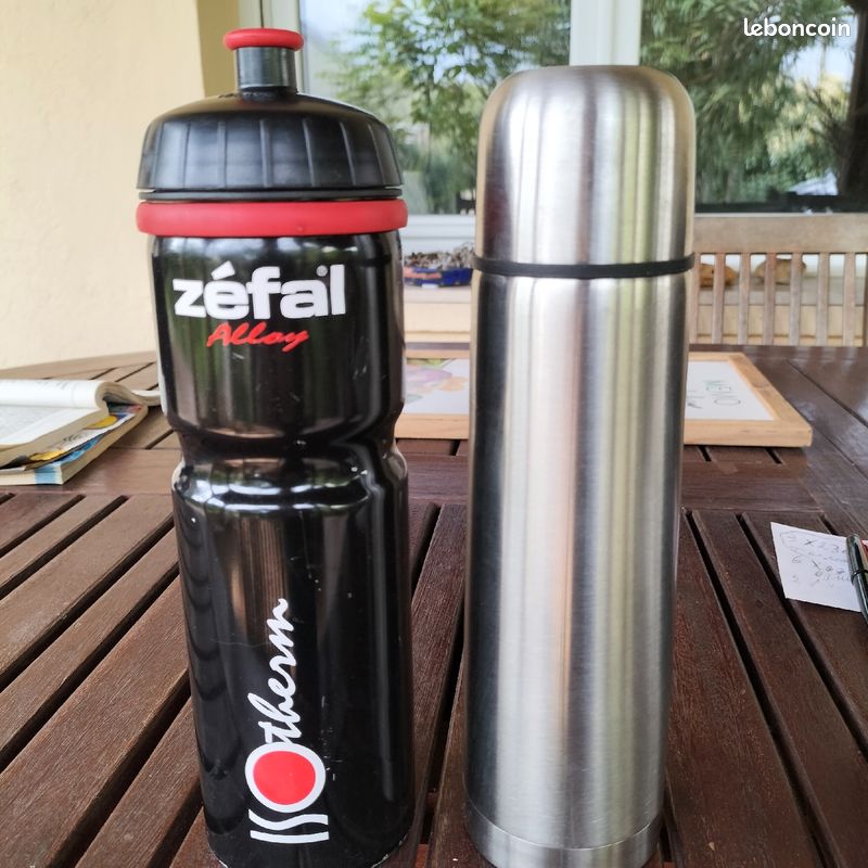 Lot de 2 gourdes isothermes (image 1)