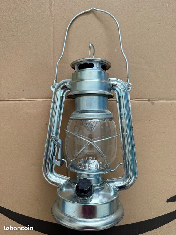 Lanterne tempête style rétro - Gris Inox - LED à piles (image 2)