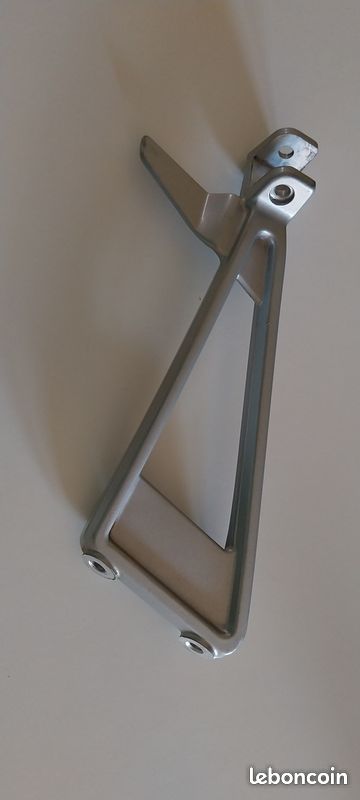 Support de repose pieds arrière gauche passager pour Aprilia RS 660 (image 2)