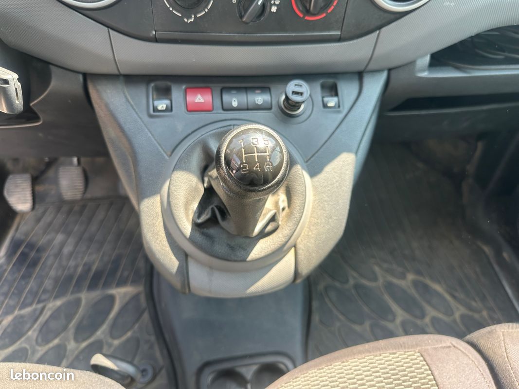 PEUGEOT PARTNER MOTRICITE RENFORCEE 1.6 HDI 90Ch Garantie 12 mois / DISTRI OK / REGUL / CLIM / ATTELAGE / (image 11)