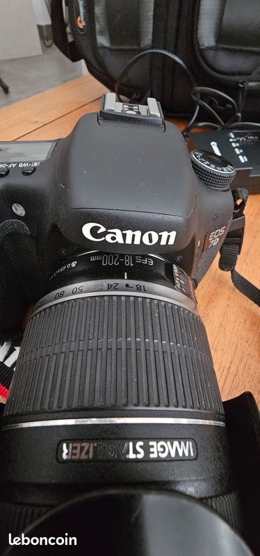 Canon EOS 7D + objectif Canon 18-200 IS + 3 batteries + sacoche – 18 085 déclenchements (image 3)