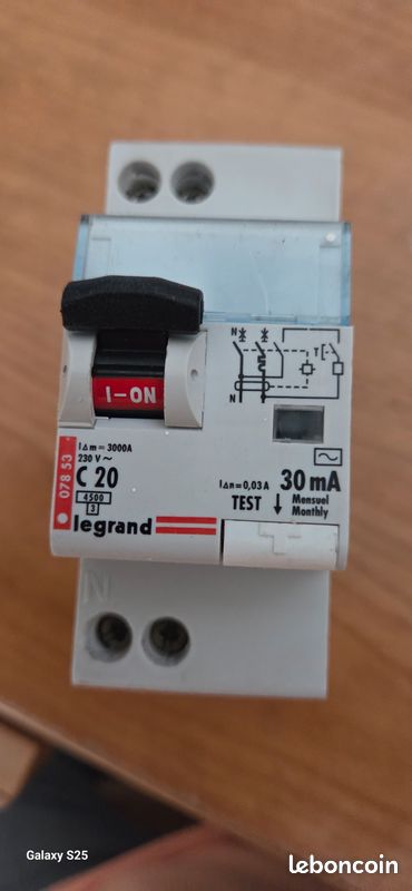 Dijoncteur différentiel LEGRAND C20 30mA (image 1)