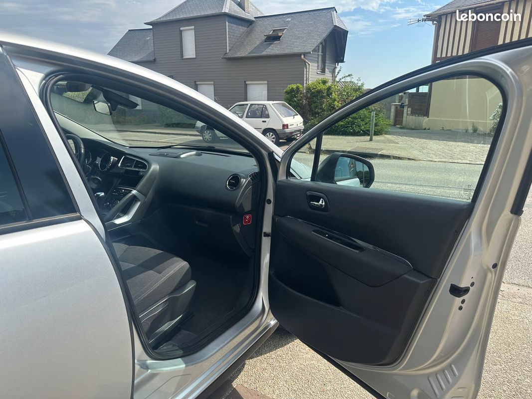 Peugeot 3008 1.6 HDI 115Ch Business Pack ETG6 (image 12)