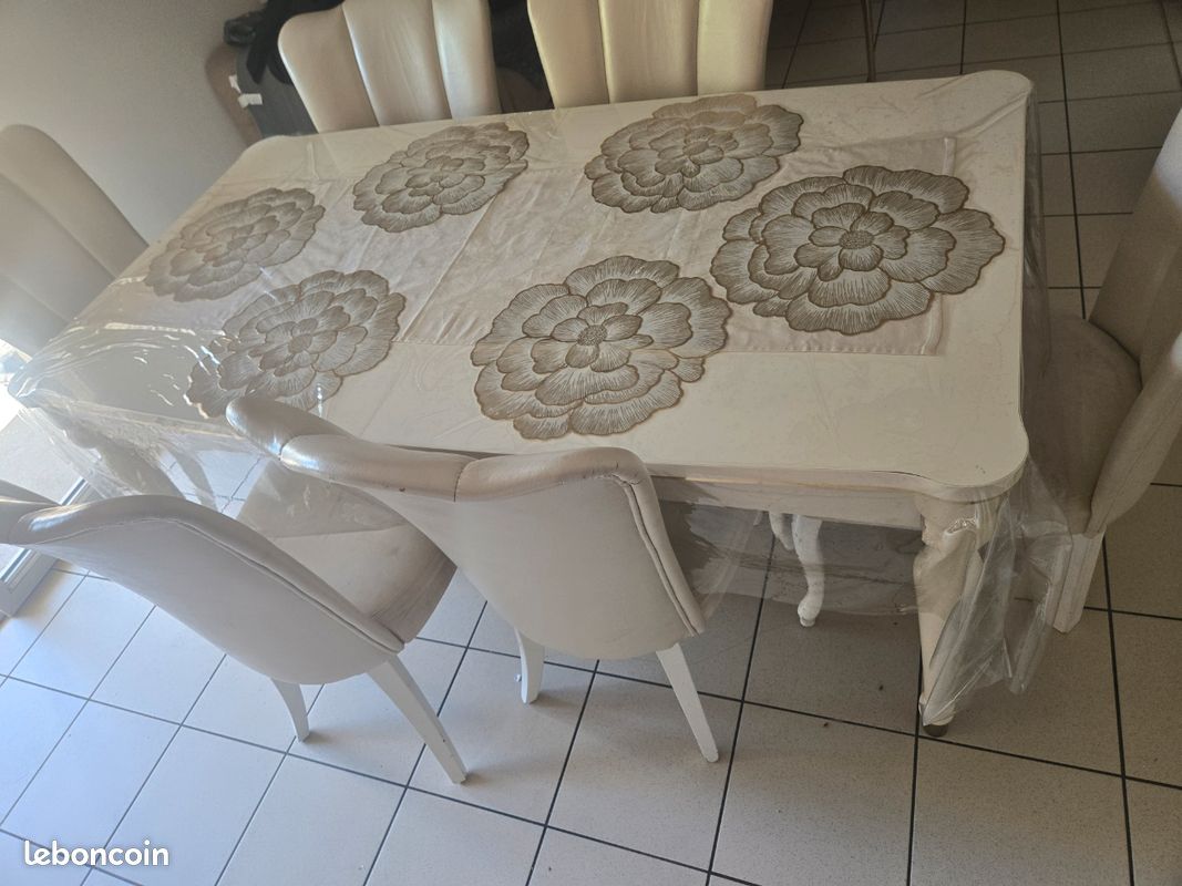 Une table de salon (image 3)