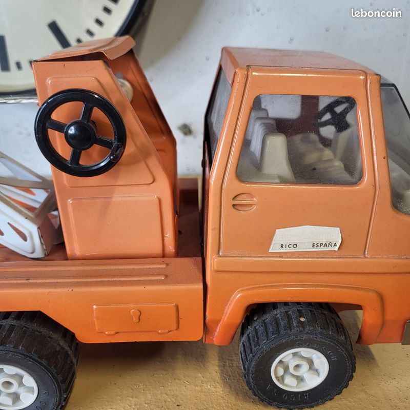 RICO TRÈS BEAU et grand Camion benne bétaillère ouvrante et basculante