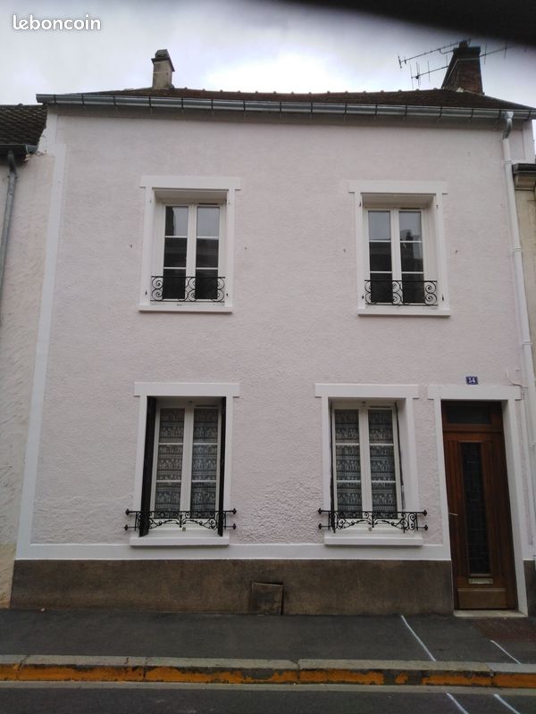 Maison 3 pièces 83 m² · à Auneau-Bleury-Saint-Symphorien · 83 m² · 830 €