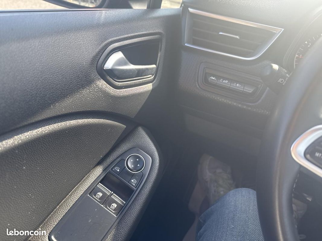 RENAULT CLIO 1.0 Sce - 65 - V BERLINE Zen 1ere main (image 19)