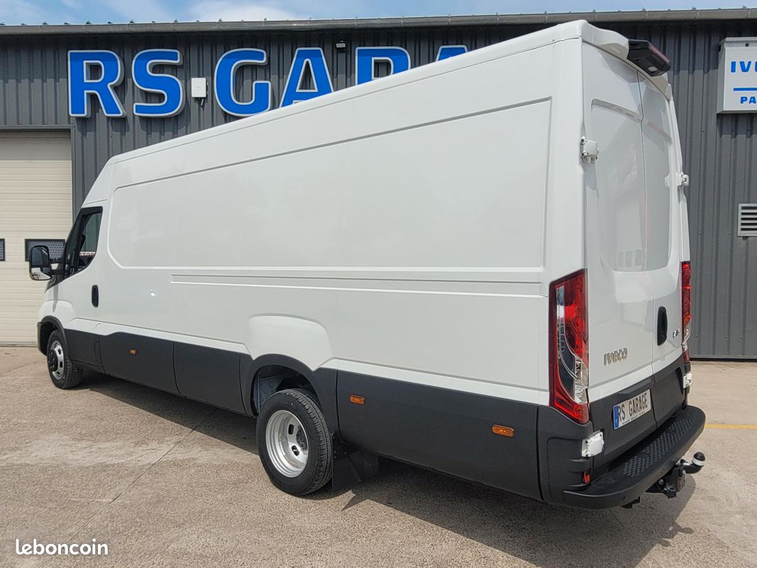 IVECO DAILY 35C18 A8 V16 FOURGON PACK EVOLUTION 03 PLACES NEUF avec CAMÉRA RECUL + GPS + PROJECTEURS FULL LED + MOTEUR 3 LITRES + VERSION MY2022 DONC SANS LES CONTRAINTES GSR2 ( Prix Vente 46 990 HT ) (image 2)