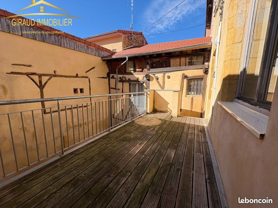 Appartement 5 pièces 157 m² · à Charlieu · 157 m² · 760 €/mois