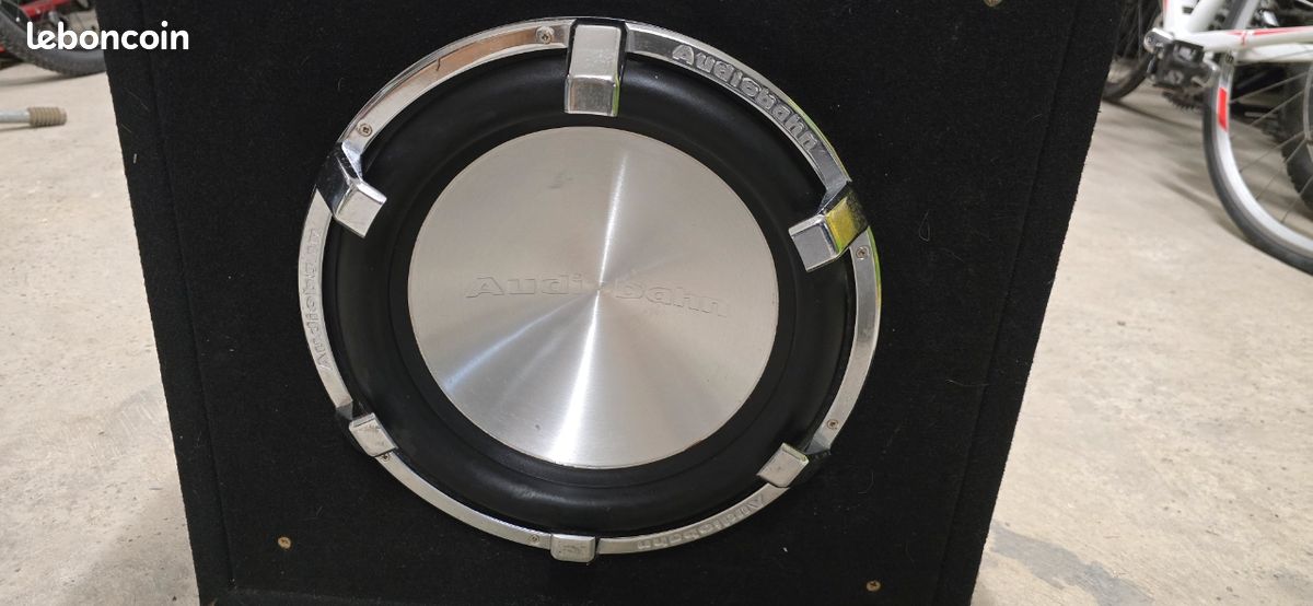 Caisson de basse avec Subwoofer Audiobahn 30cm et ampli DUB