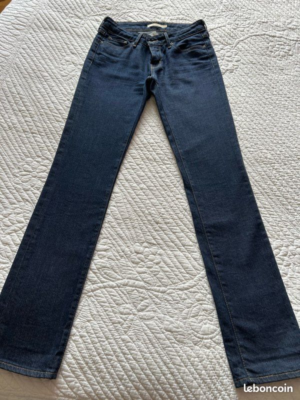 Jeans Levi's 714 Femme – Taille 27, Longueur 30, Bleu Denim Stretch, Occasion Très Bon état